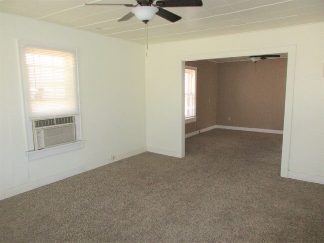 Building Photo - Cute 2 Bedroom, 1 Bath House
