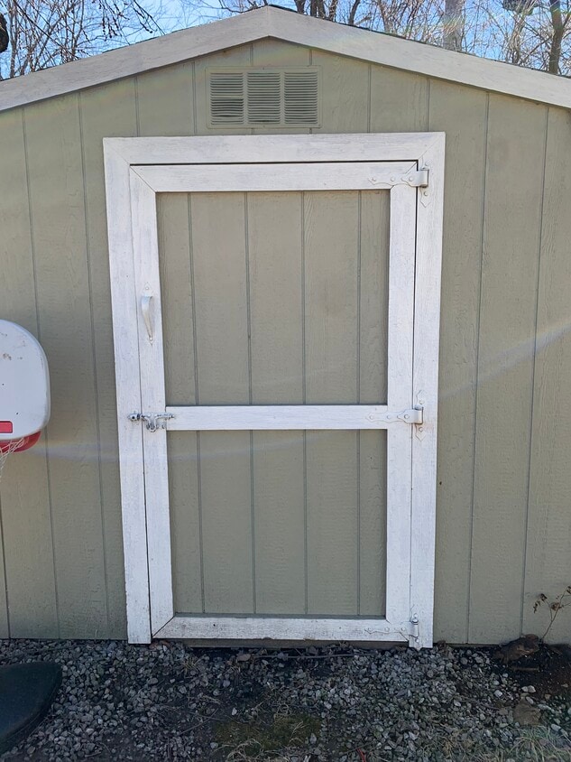 Building Photo - 411 Spencer Dr