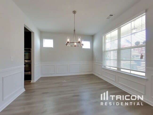Foto del edificio - 7582 Crawford Ct