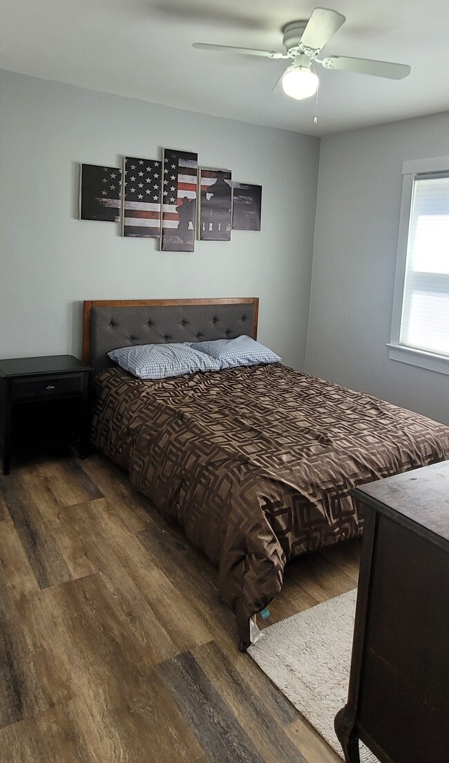 Dormitorio2 - 248 W Franklin St