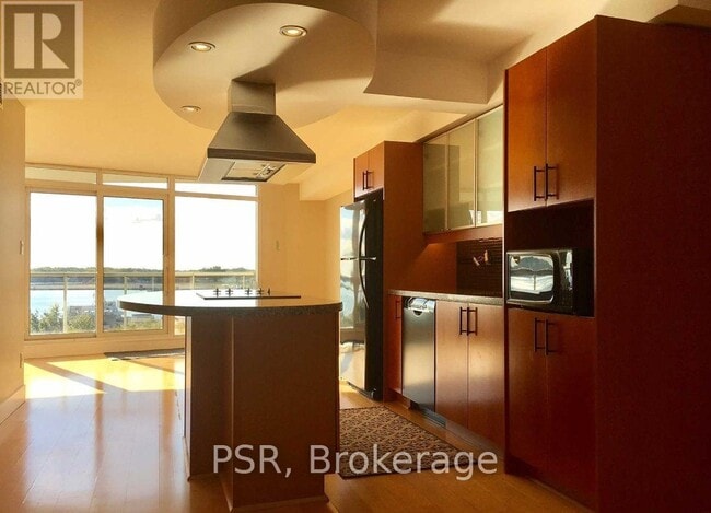 Building Photo - 550 Queens Quay W