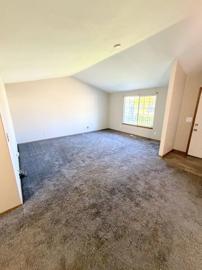 Foto del edificio - Spacious Keizer Home with Large Fenced Backyard