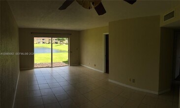 Building Photo - 909 Twin Lakes Dr