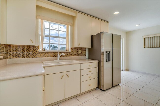 Foto del edificio - 9270 SW 15th St