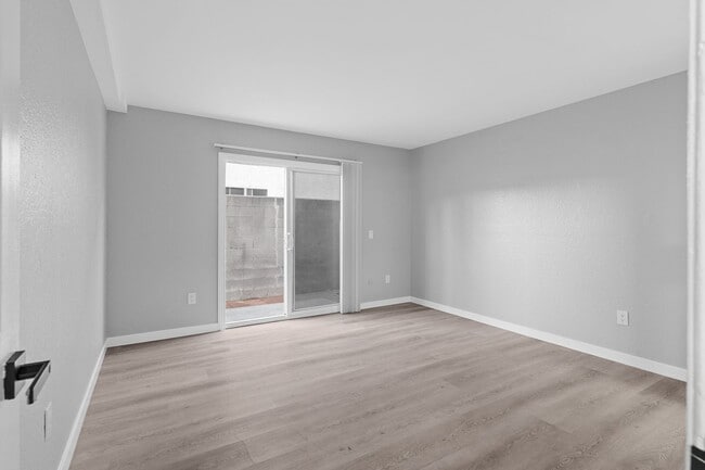 Foto del edificio - 8101 Larson Ave