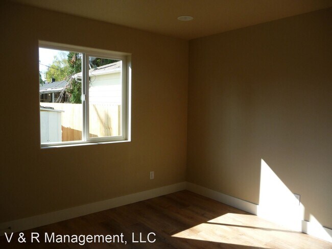 Building Photo - 2 br, 1 bath House - 356 Menlo Dr. N
