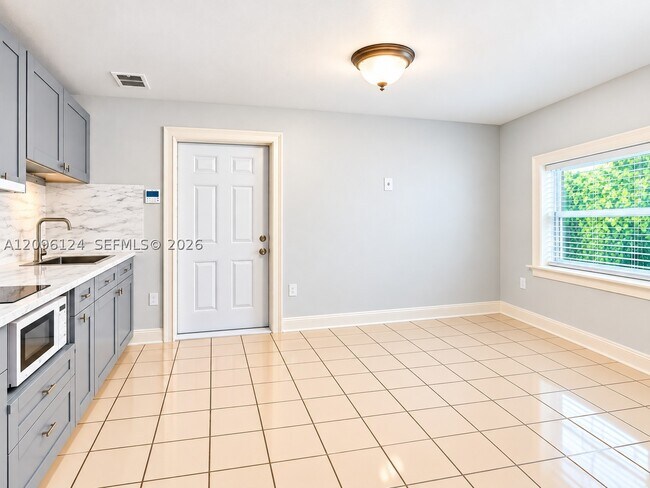 Foto del edificio - 3884 NW 2nd St