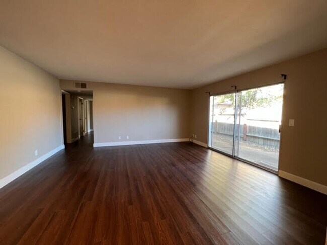 Foto del edificio - Charming 3 Bed 1 Bath Single Story Home