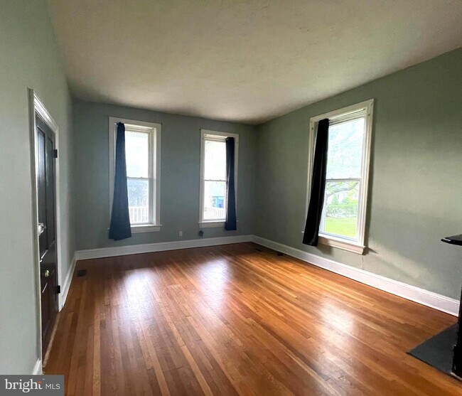 Building Photo - 601 Highland Way