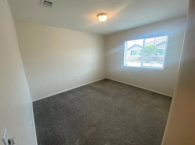 Foto del edificio - 2141 N Highland St