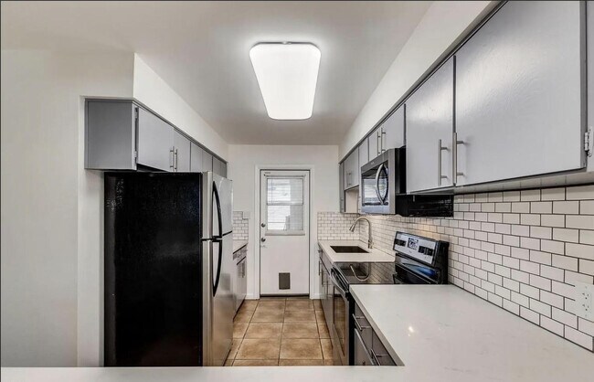 Foto del edificio - 8444 E Coronado Rd