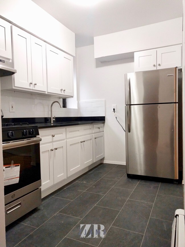 Building Photo - 152 Parkside Ave