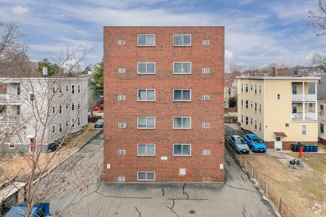 Building Photo - 70 Park St