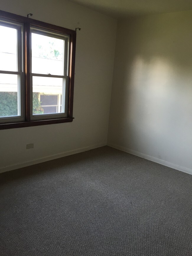 5019 Crain St Unit 2nd floor, Skokie, IL 60077 Apartments in Skokie