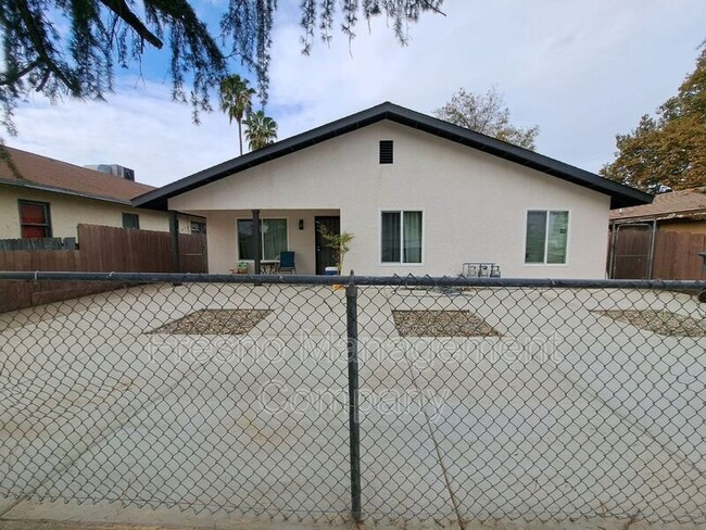 Building Photo - 1307 Olive Ave