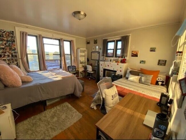 Foto del edificio - Charming 3 Bedroom- NO Broker FEE