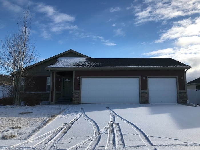 Primary Photo - 3 bed, 2 bed home with a 3 car garage