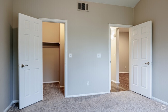 2BR, 2BA - 1,049SF - Dakota at Governors Ranch