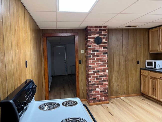 Building Photo - Remodeled Kitchen 2020