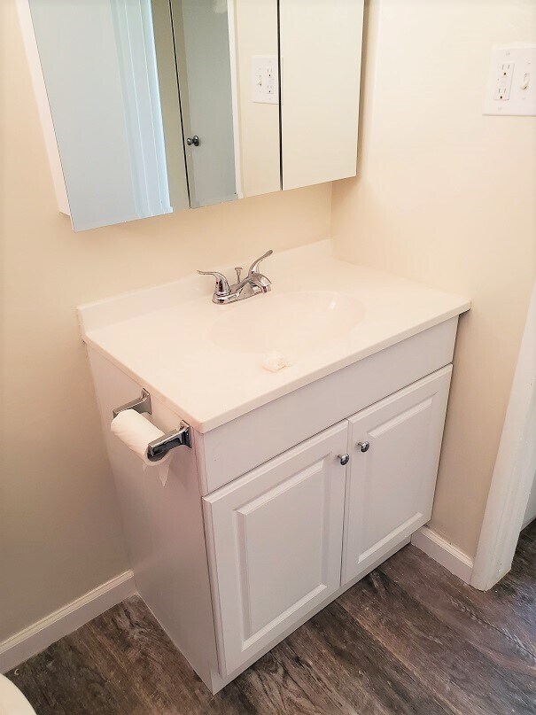 Vanity - 12704 Cedar Ave