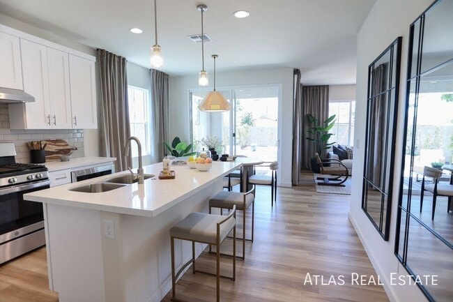 Building Photo - 1511 W Sierra Vista Dr