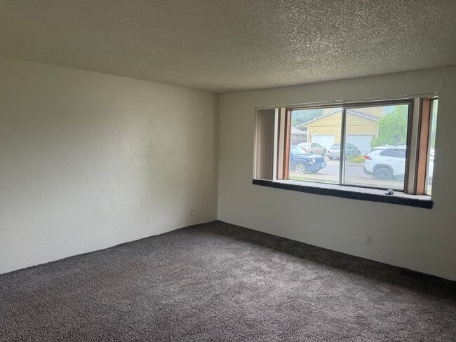 Building Photo - Great Duplex!