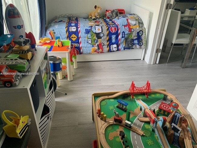 Building Photo - 3245 NE 184th St