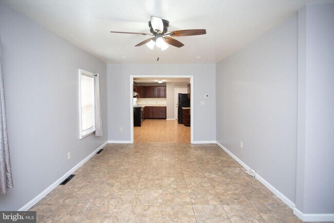 Building Photo - 34 E Oak Ave