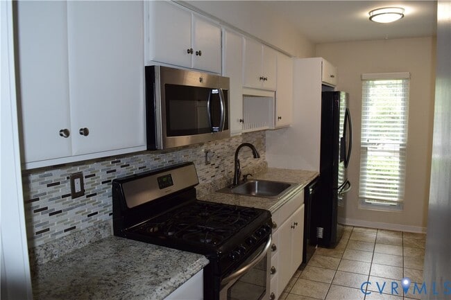 Building Photo - 9745 Groundhog Dr