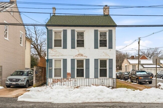 Building Photo - 100 E 8th St