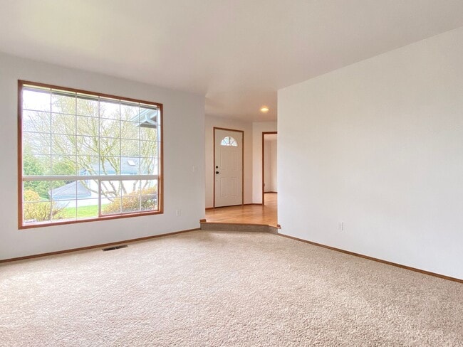 Building Photo - Beautiful 4BR Home in Hillshire Terrace