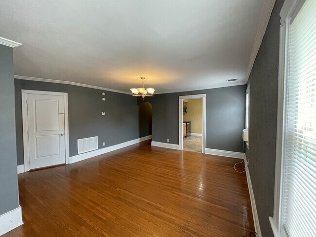 Foto del edificio - 613 W Gray St