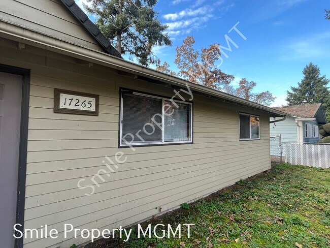 Foto del edificio - A charming ranch-style single-family home located in the Milwaukie area.