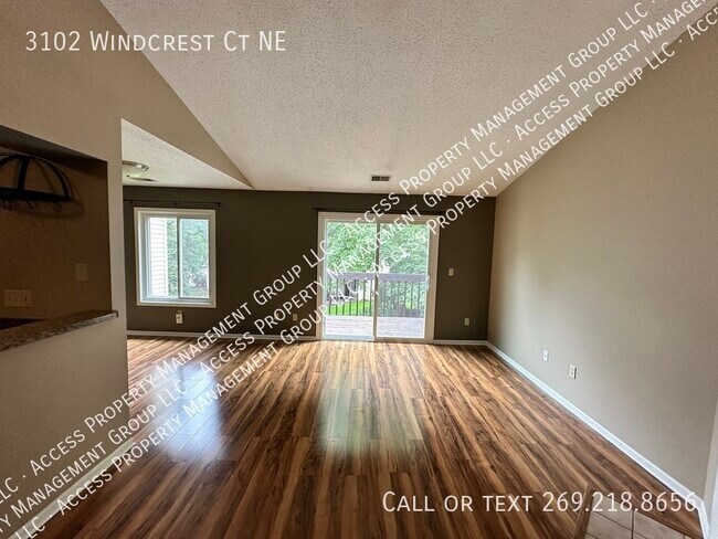 Foto del edificio - Windcrest Manor Two Bedroom Condo