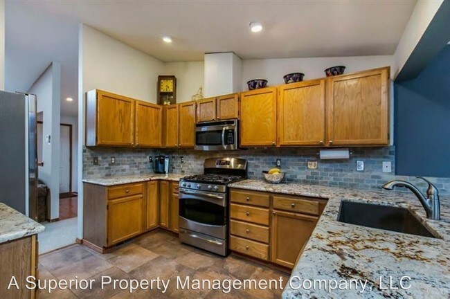 Building Photo - 1386 NE Providence Dr