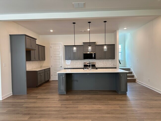 Building Photo - 5661 Pleasant Pk Pl