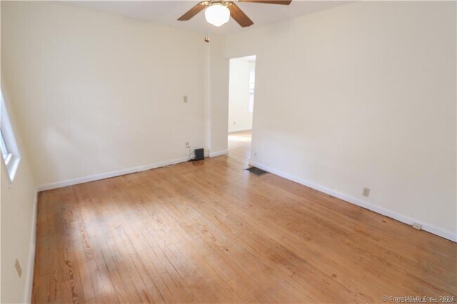 Building Photo - 136 Nicoll St