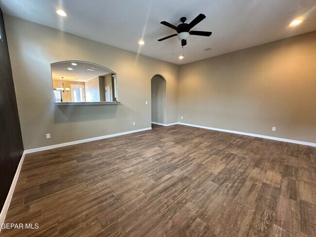 Foto del edificio - 12156 Chapel Hill Rd