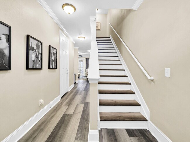 Building Photo - 35 Talon Ct