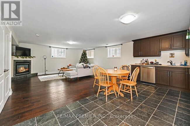Photo du bâtiment - 916 Scarlett Rd