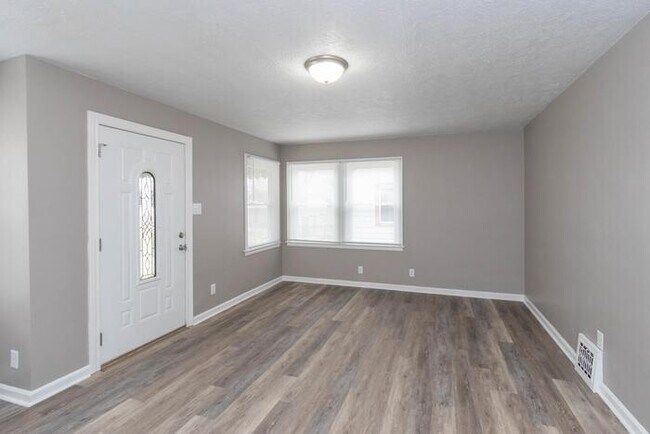 Foto del edificio - 3755 N Hawthorne Ln Indianapolis, IN