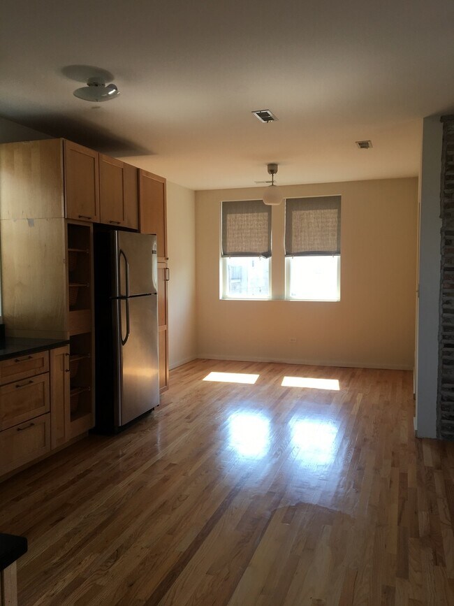 Foto del edificio - 1538 N Western Ave