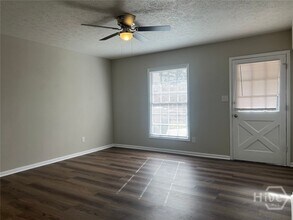 Building Photo - 1695 E Broad St