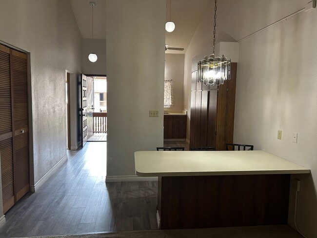 Building Photo - Spacious 2-bedroom unit now available at N...