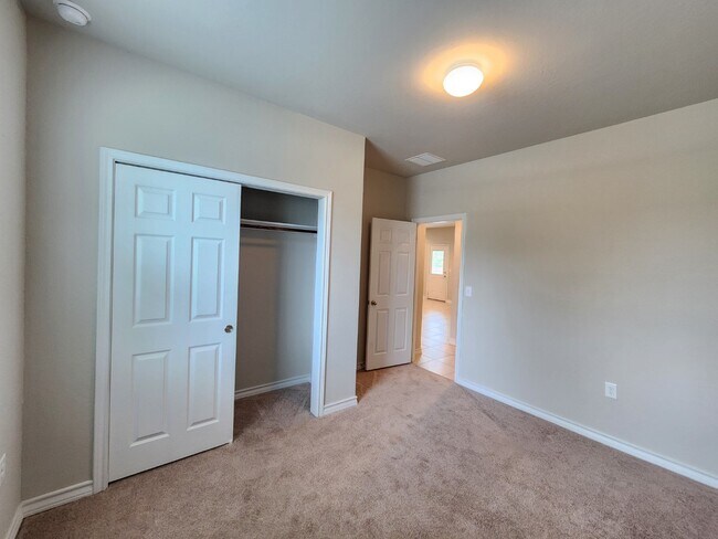 Building Photo - Welcome to this exquisite 4-bedroom, 3-FUL...