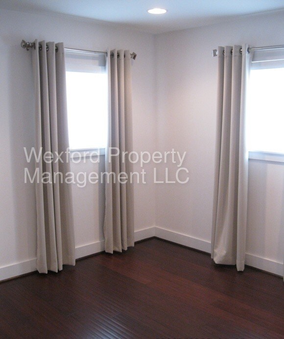 Building Photo - 1636 Lyman Pl NE