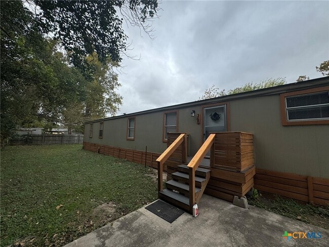 Building Photo - 260 Elm Dr