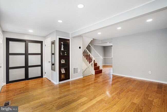 Foto del edificio - 5376 Harbor Ct Dr