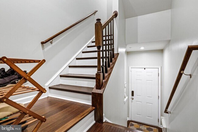 Foto del edificio - 10124 Dorsey Ln