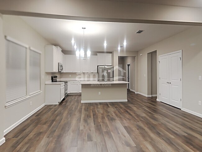 Building Photo - 262 Hemlock Point